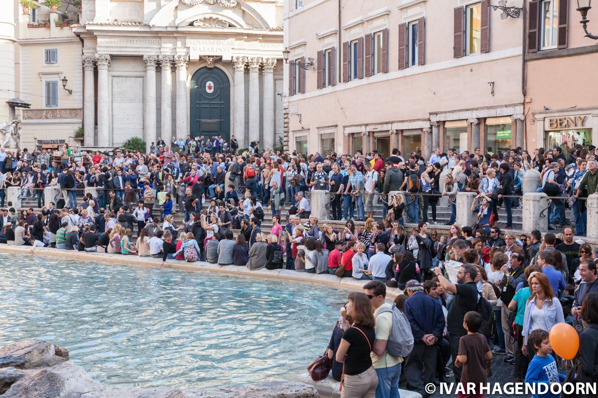 Crowd in front of the Trevi fountain